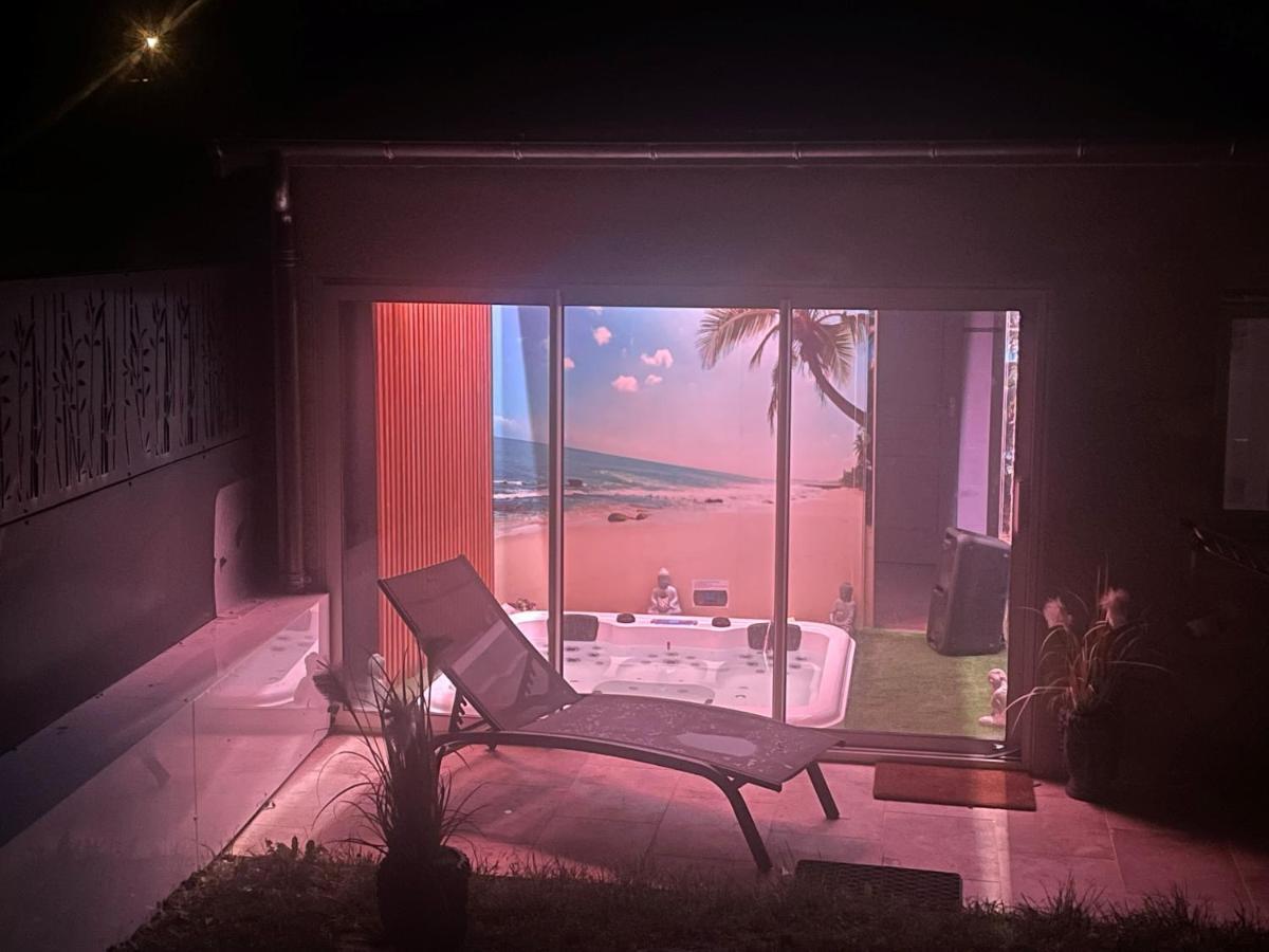 Le Miroir Villa Domerat Ngoại thất bức ảnh